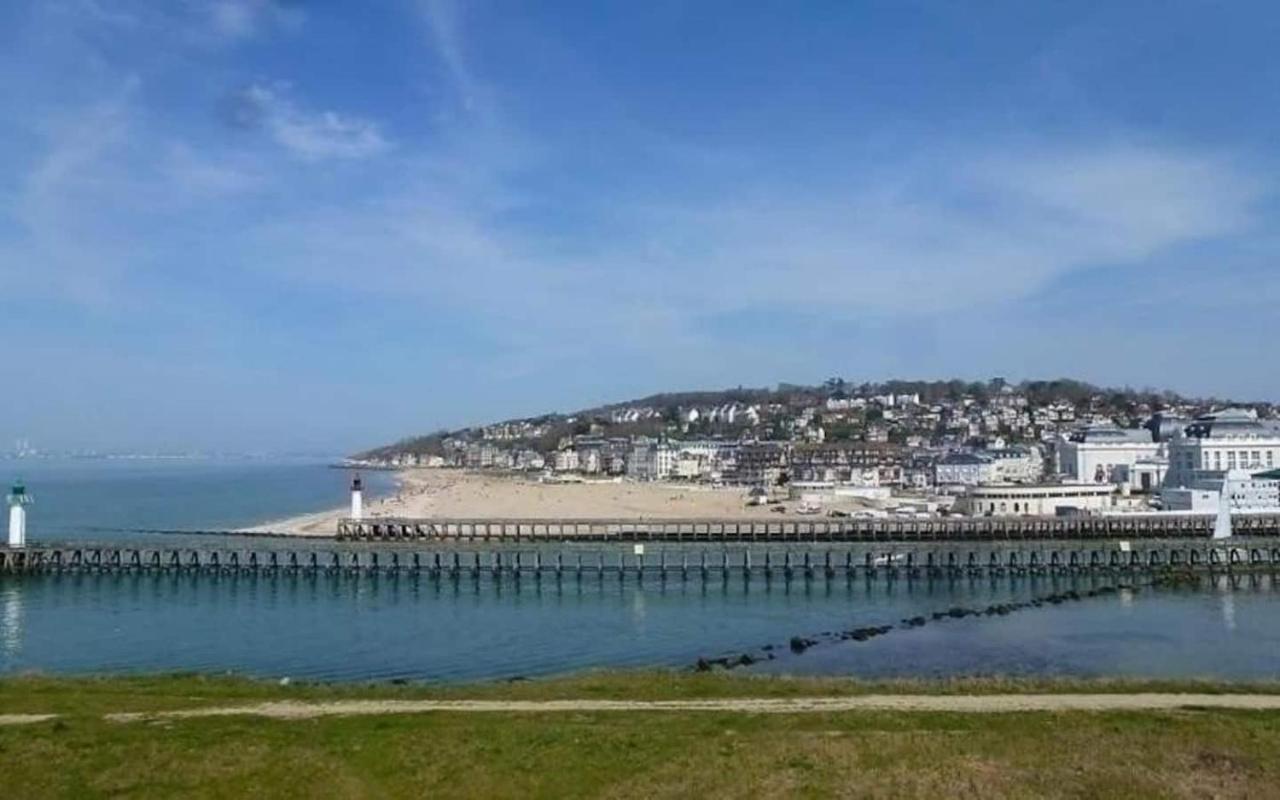 Appartement Vue mer splendide, Port-Deauville proche Plage Deauville
